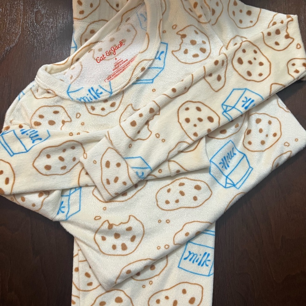 Cat & Jack Cream Cookie Print Pajama Set